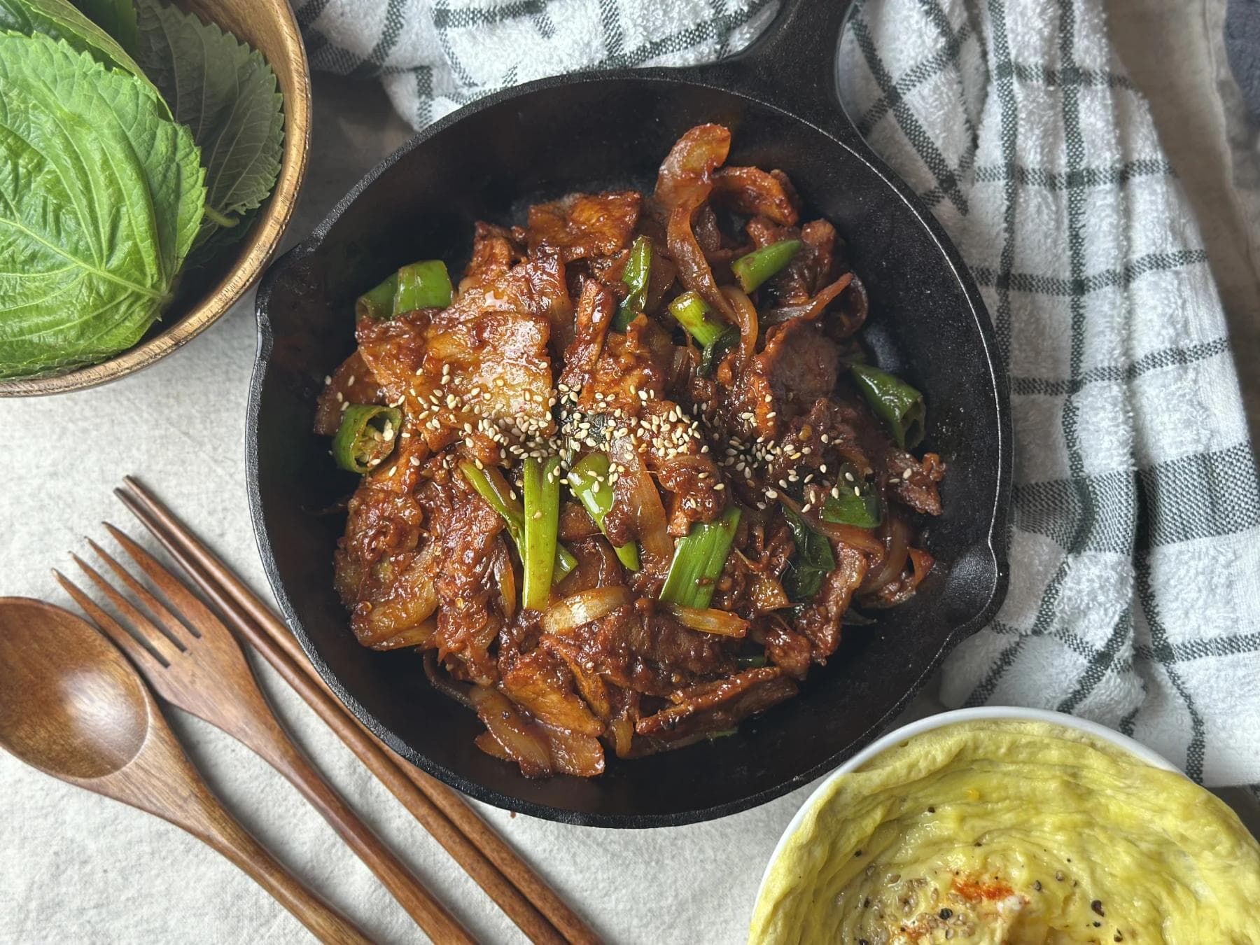 Best Jeyuk Bokkeum Recipe : Spicy Korean Pork Stir-Fry